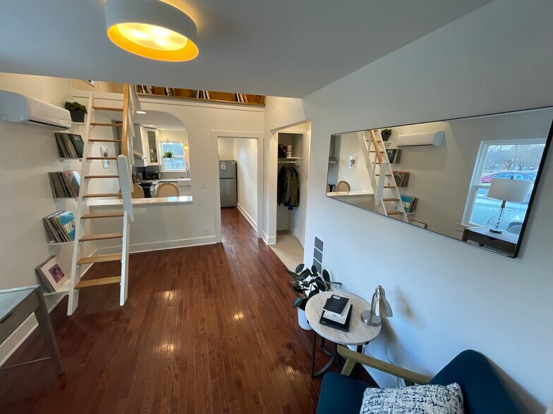 Building Photo - 129 Gordon Ter