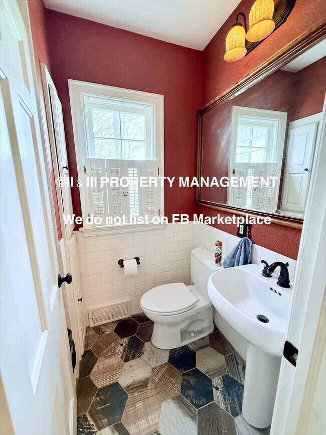 Building Photo - 1314 W Red Bridge Rd