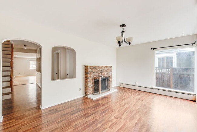 Building Photo - CUTE AND COZY FOUR BEDROOM IN LONGVIEW