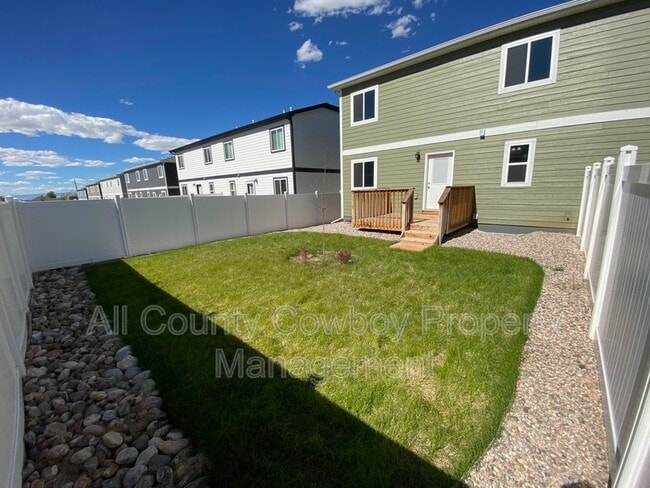 Building Photo - 4521 E Bobolink Ln