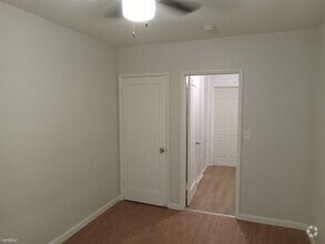 Building Photo - 2 br, 1 bath Triplex - 2352 Mission Inn Av...