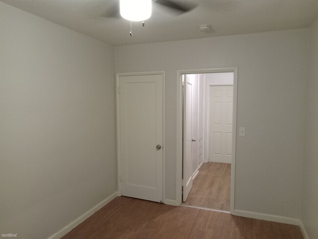 Primary Photo - 2 br, 1 bath Triplex - 2352 Mission Inn Av...