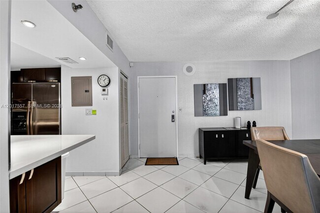 Building Photo - 2401 Collins Ave