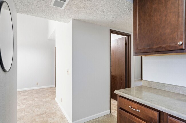 Building Photo - 7235 Cinnamon Cir