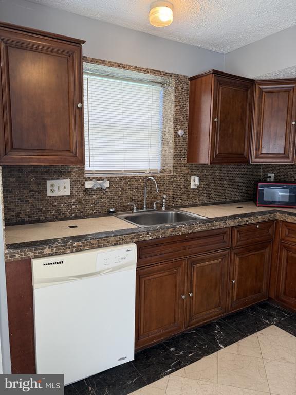 Building Photo - 706 Woodbridge Center Way