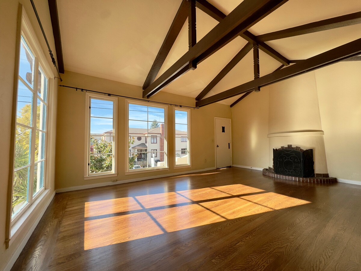 Building Photo - 1645 Scenic Ave