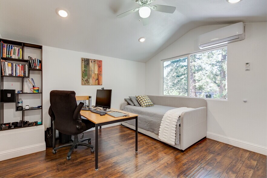 Building Photo - 3047 Montevideo Dr