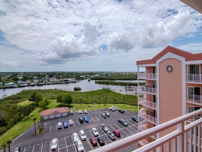 Building Photo - Waterfront Penthouse Living – Luxury 3 Bedroom / 2 Bath Condo on the Water