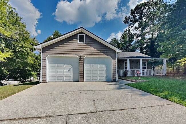 Building Photo - 1410 Stoneleigh Way