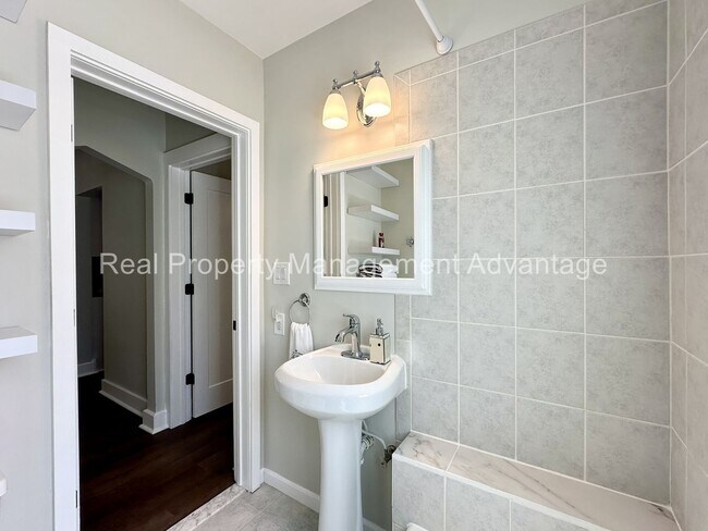 Building Photo - Beautifully Updated 2-Bedroom Home w/ 2-Car Garage Near Martin Road Park!