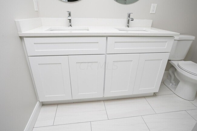 Building Photo - Townes of West Albany