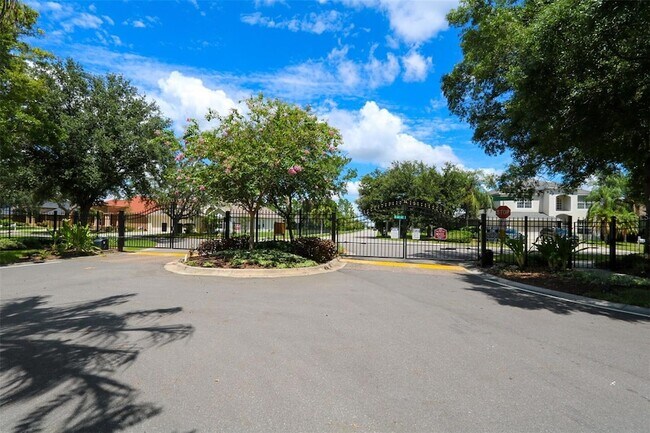 Building Photo - 9018 Pinebreeze Dr