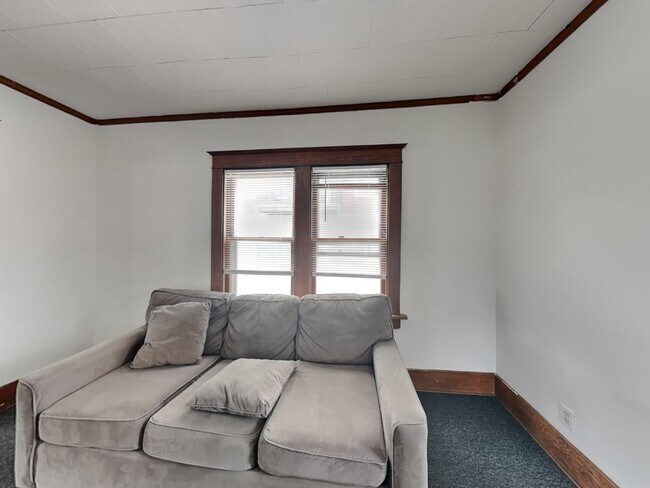 Building Photo - 808 S Locust St
