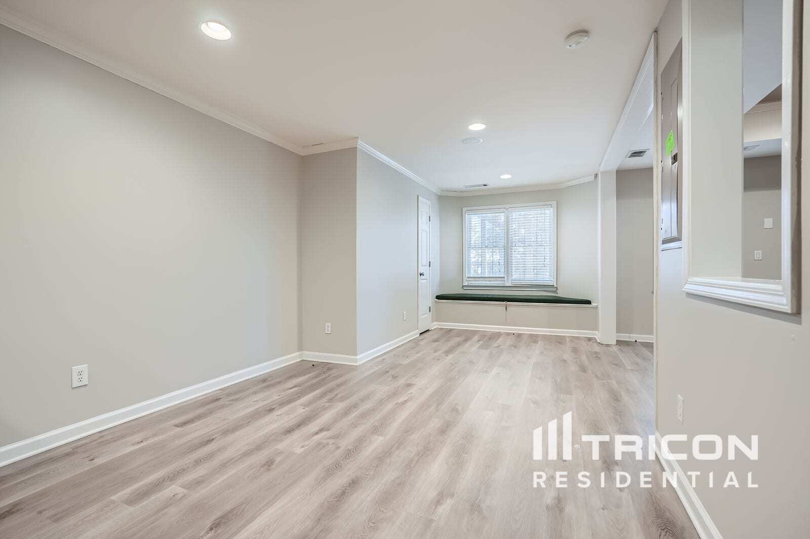 Building Photo - 6033 Queens River Dr