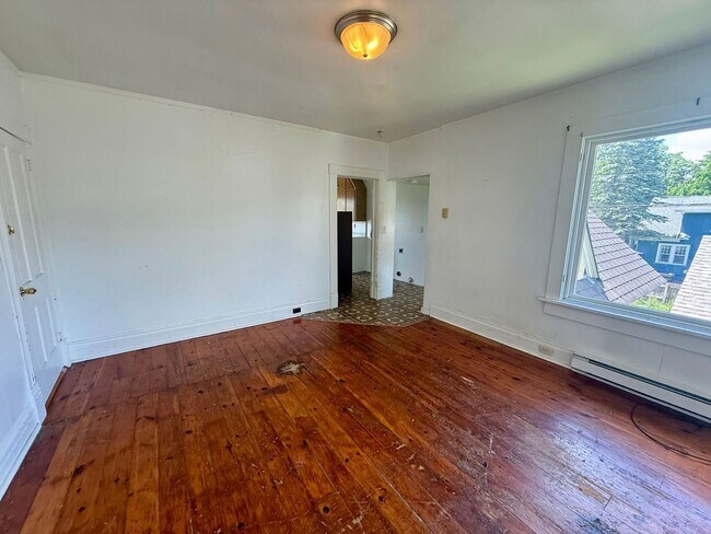 Building Photo - 324 N 3rd Ave