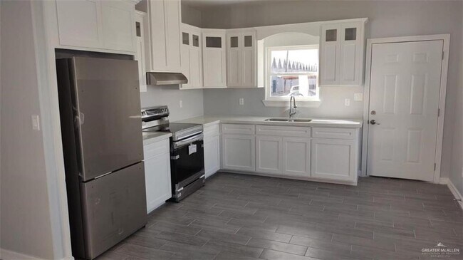 Building Photo - 11 Angus St