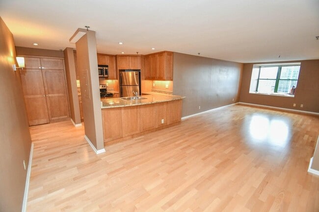 Building Photo - 270 E Highland Ave