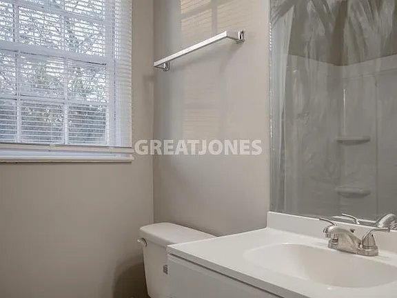 Building Photo - 760 Hopkins Dr