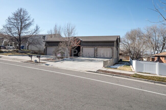 Building Photo - 7222 Ponderosa Dr