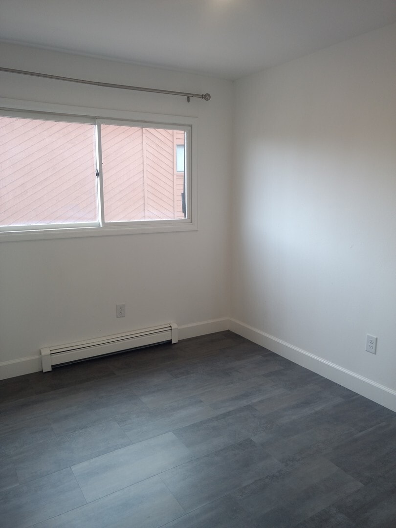 Building Photo - 3147 Bell Dr