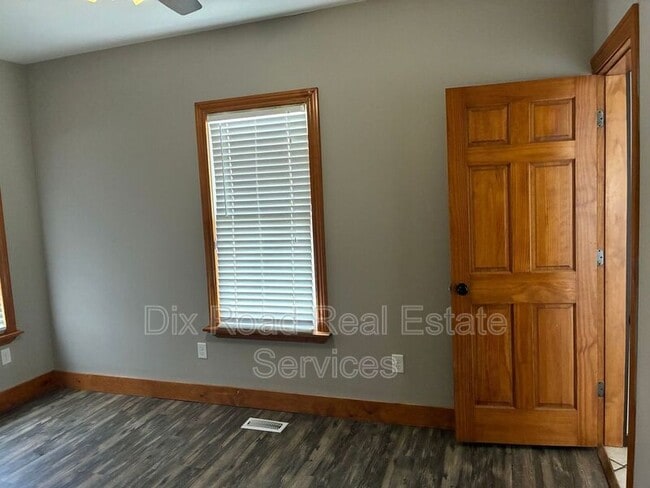 Building Photo - 915 Bellaire Ave