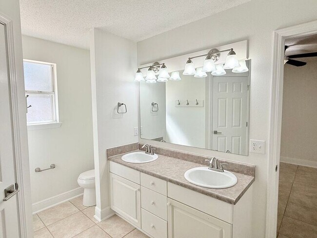 Building Photo - 4219 Crosswind Dr