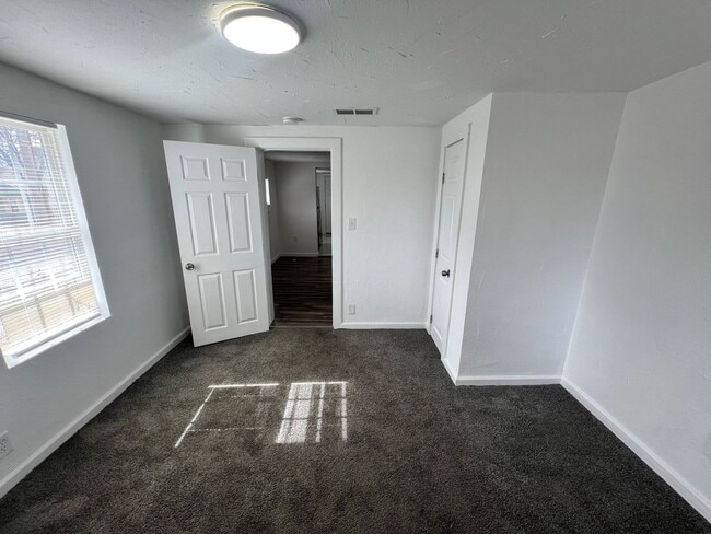 Building Photo - Cozy 3 Bed, 1 Bath Ranch – Move-In Ready!