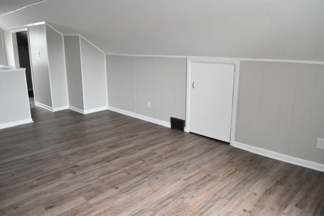 Upstairs bedroom - 2703 Oakwood Drive