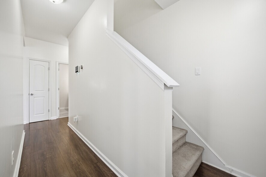 Building Photo - 16 Bagley St