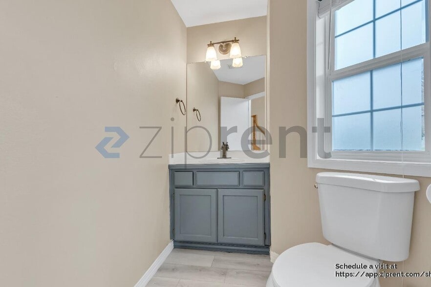 Building Photo - 6622 SE Montego Bay St