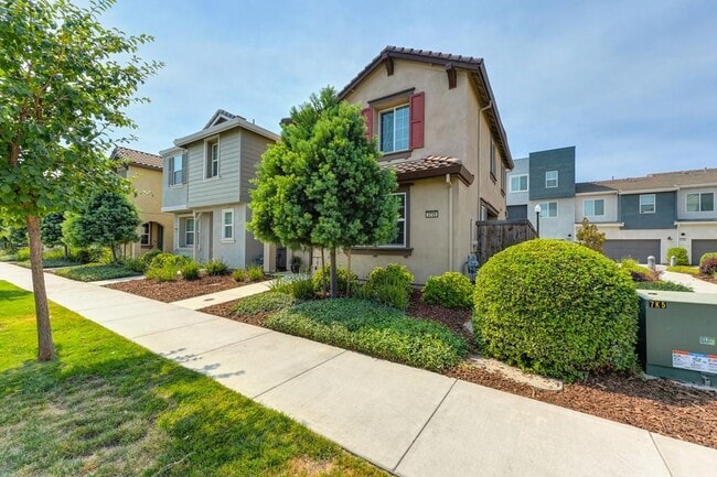 Building Photo - Now Leasing – 3 Bed + Loft, 2.5 Bath (2019...
