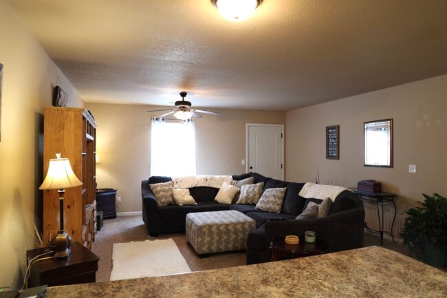 Building Photo - 131 Edna St