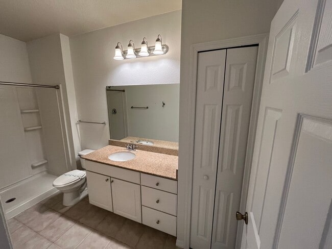 Building Photo - 1Bdrm 1Bath -- Gated Community of Southern...