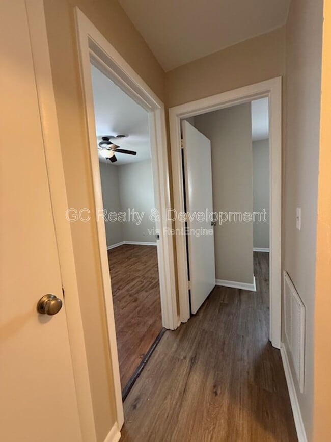 Building Photo - 510 W Kendall Dr