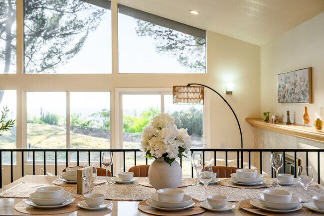 Building Photo - 10961 Limetree Dr