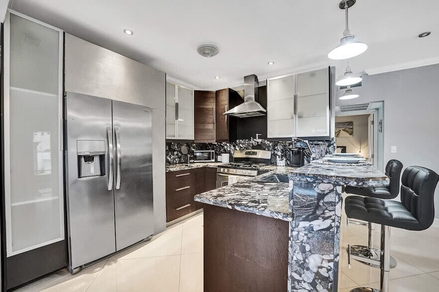 Building Photo - 37 Hendricks Isle