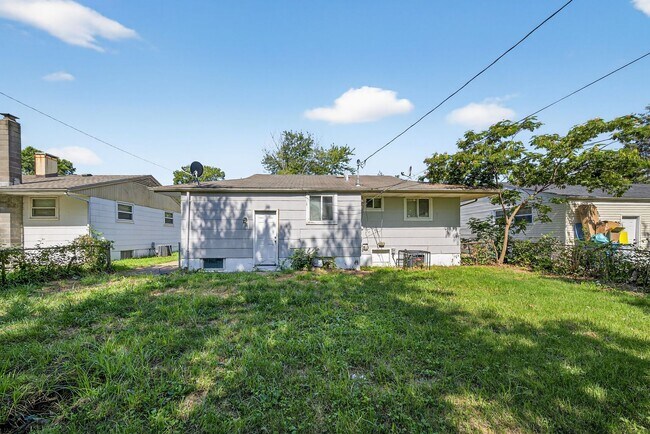 Building Photo - 10772 Spring Garden Dr