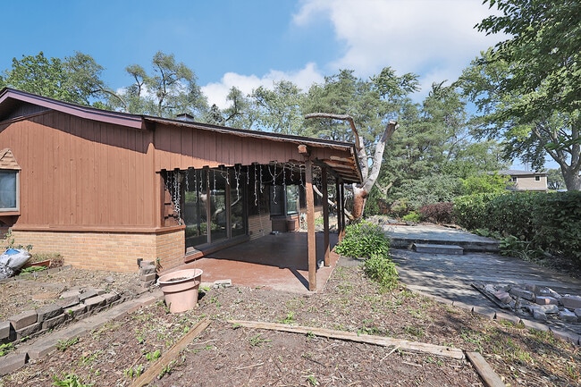 Building Photo - 661 Sycamore Dr