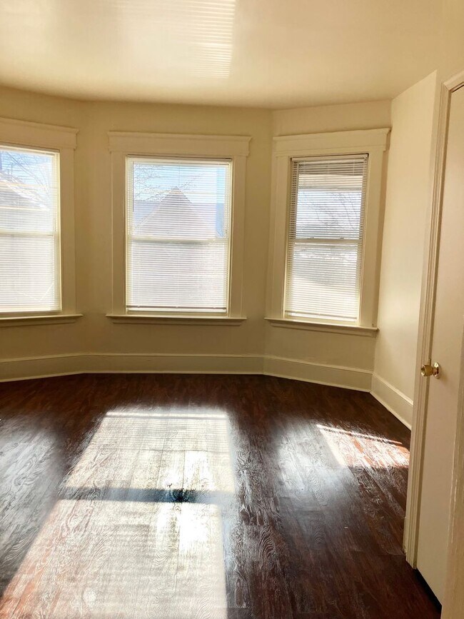 Building Photo - DICKERMAN