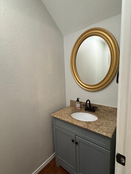 Building Photo - 608 Sherry Dr