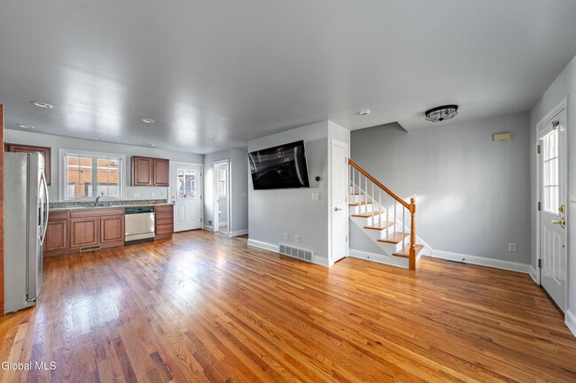 Building Photo - 1112 Western Ave