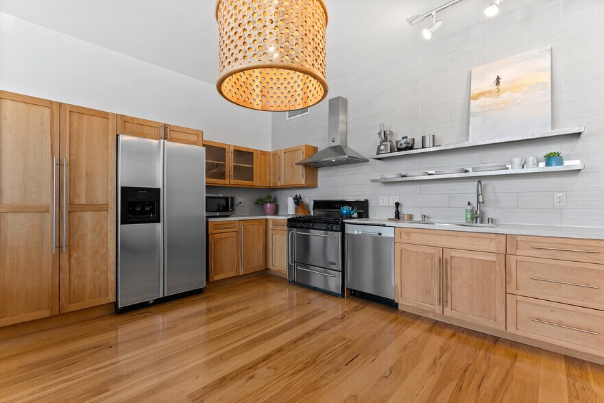 Epic kitch - 615 Hampton Dr