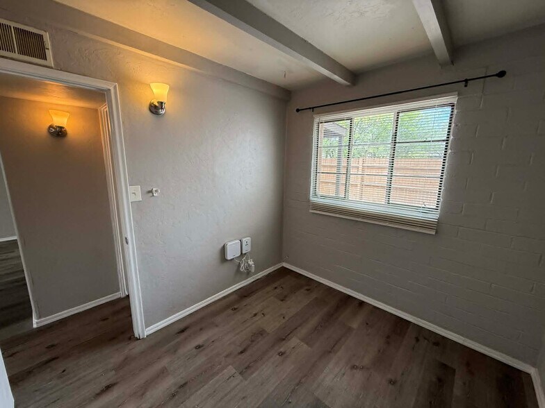 Building Photo - 827 N Columbus Blvd