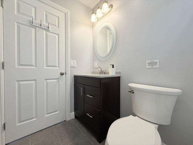 Building Photo - 6660 Charlesworth Ave