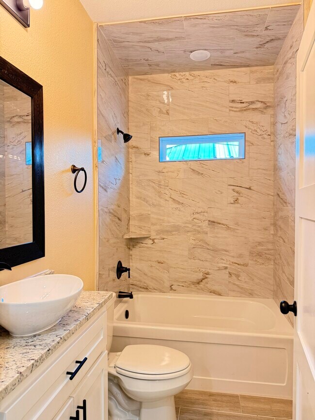 Building Photo - 14844 Coaltown Rd