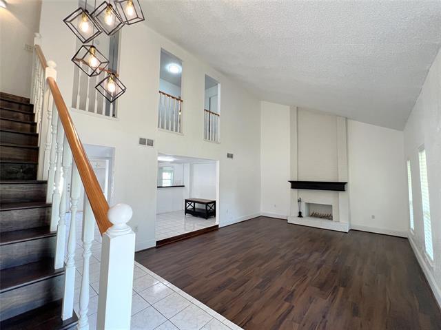 Building Photo - 2805 Meadow Park Dr