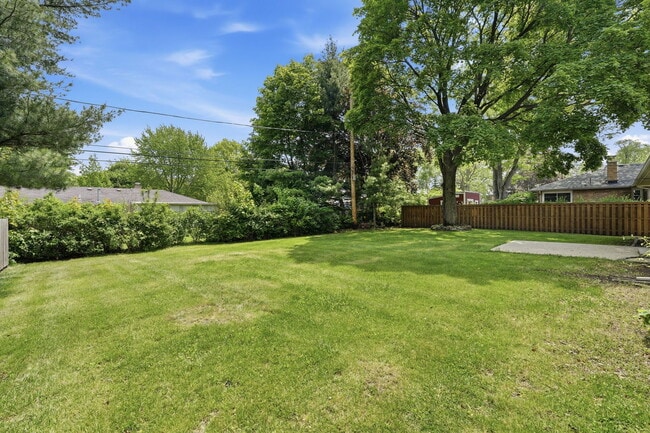 Building Photo - 152 Crestwood Dr