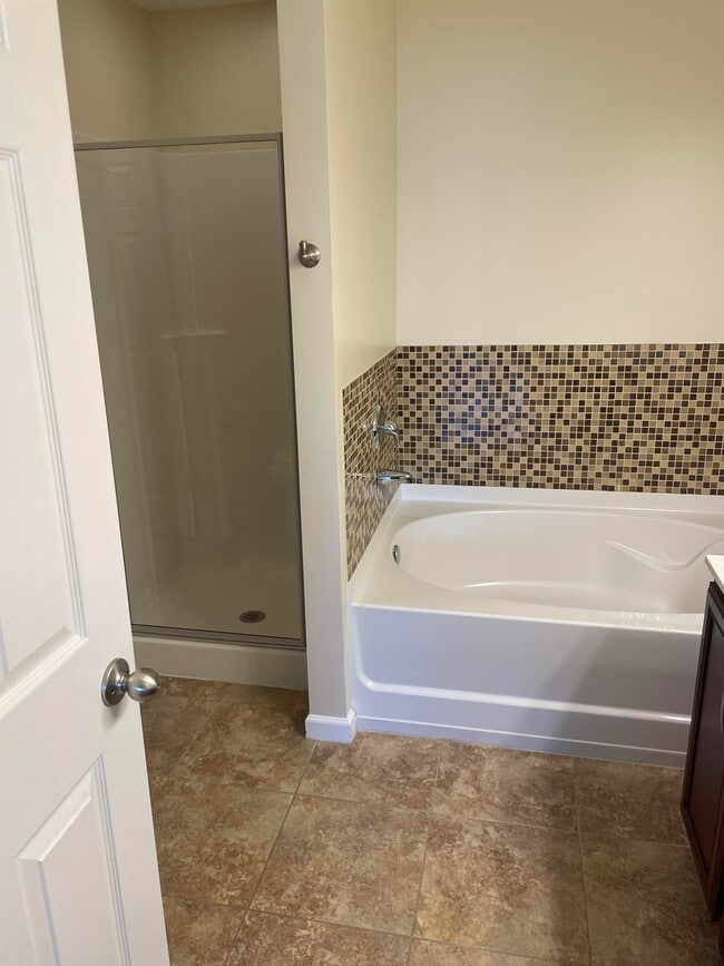 Building Photo - 1506 Hamden Dr