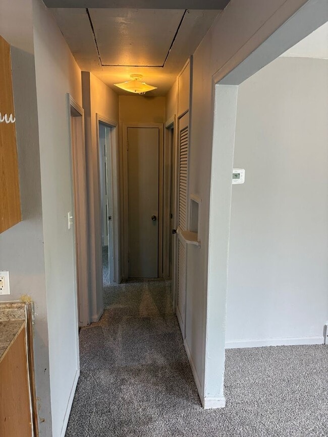 Building Photo - Cozy 2 Bedroom, 1 bath in Warren