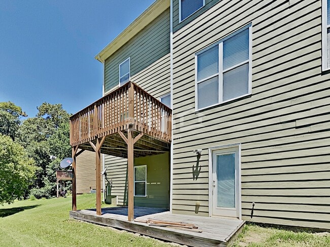 Building Photo - 409 Avery Ct